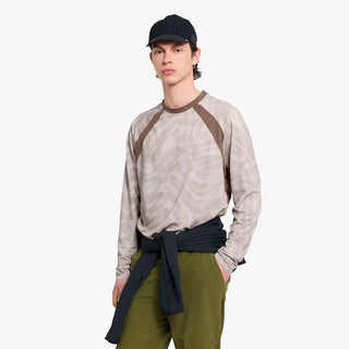WRPLongsleeve - Zeeb Vanilla – on model