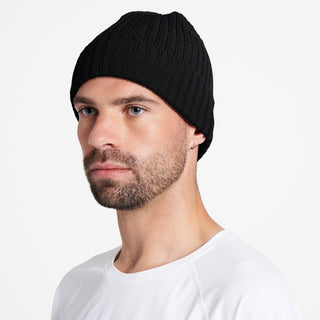 VNTBeanie - Black – on model