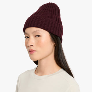 VNTBeanie - Crimson Red – on model