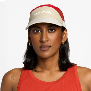 FSTCap SC - Field - Iconic SL - Safari / Red – on model