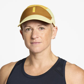 FSTCap SC - Comp - Iconic VC - Dark Ochre/Sulfur – on model