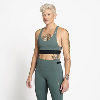 QCKBra - Silver Pine – on model