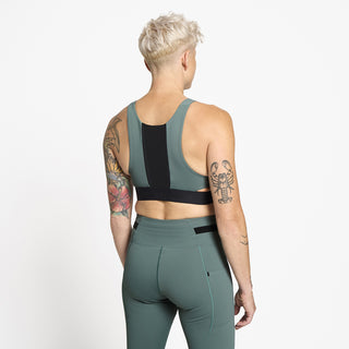 QCKBra - Silver Pine – on model